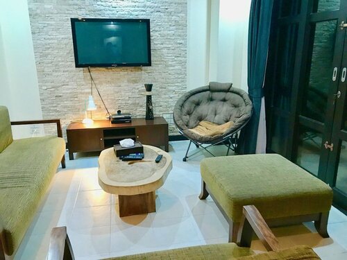 7 Bed Beautiful Beach Front Villa, Забронировать Вилла Отели Сурат Тхани с парковкой, Парковка