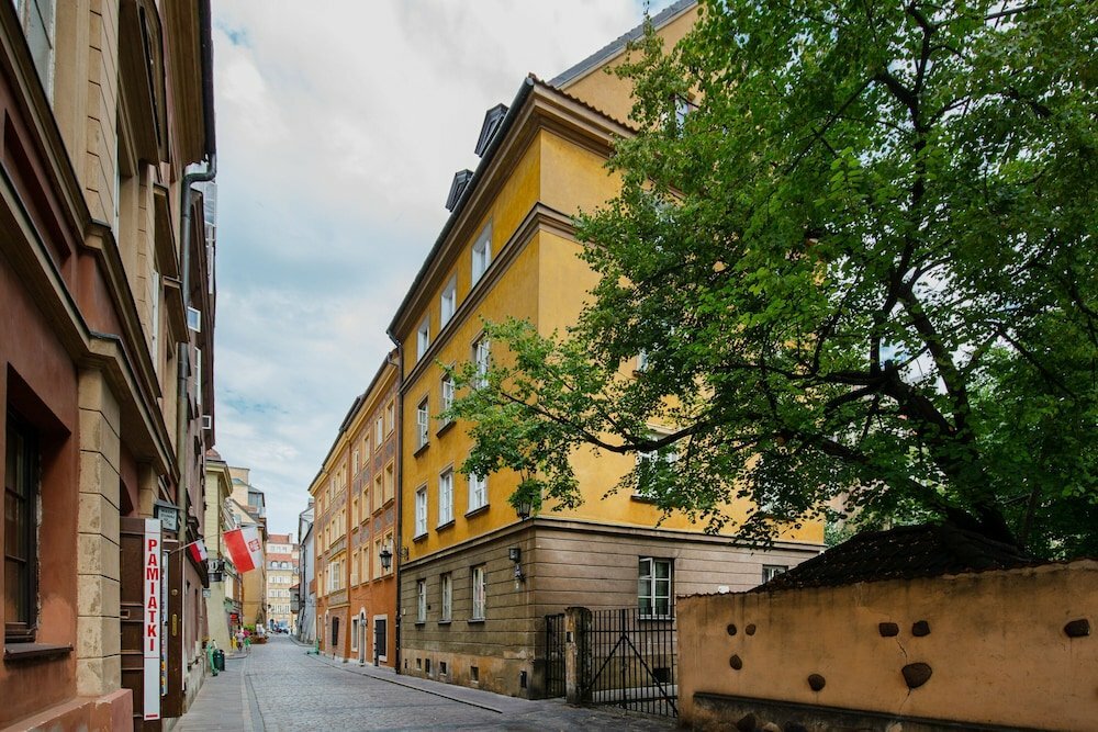 Studio Warsaw Krzywe Kolo by Renters