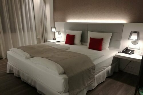 Riu Plaza Berlin, Забронировать Отель Отели Берлина с бассейном, рядом с Die Stachelschweine, Бассейн
