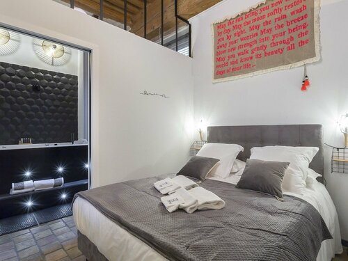Host Inn Coeur Vieux Lyon & SPA, Забронировать Курортный отель Курортные отели Rhône, Курортный отель