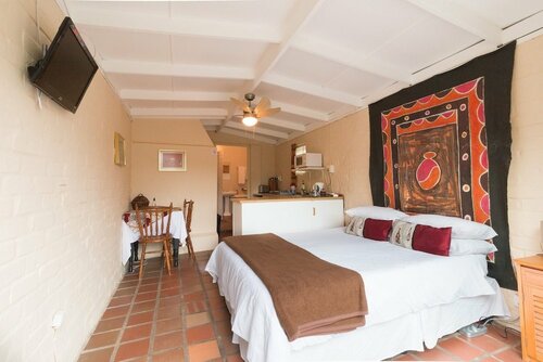 Inyathi Guest Lodge & Self Catering Chalets, Забронировать Шале Отели Найсна 3 звезды, 3*