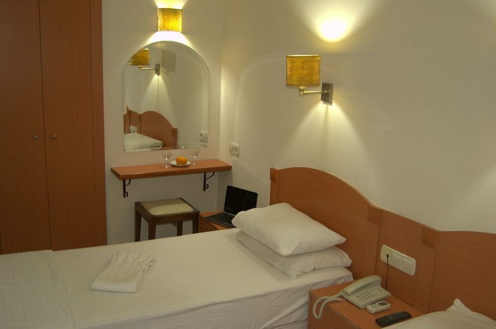 Tzevenos Aparthotel