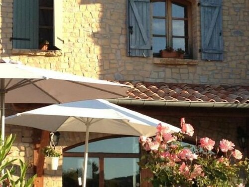 Hôtel et Restaurant Logis Le Mas de Mon Père, Забронировать Отель Отели Овернь-Рона-Альпы с парковкой, Парковка