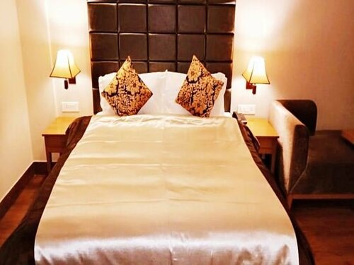 Regenta Resort Bharatpur, Rezervovat Hotel Bharatpur Rajasthan