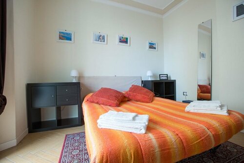 Napoli Milionaria B&B 2, Забронировать Отель «постель и завтрак» Неаполь - Центральный вокзал Неаполь, рядом с Центральный железнодорожный вокзал Неаполя