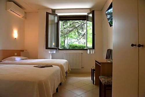 Hotel Livio, Забронировать Отель Брешиа 