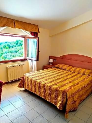 B&B Santa Vittoria, Забронировать Отель «постель и завтрак» Отели Монтелеоне-Сабино с бассейном, Бассейн