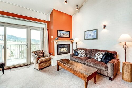 2 Balconies + Big Views at Ski Time Square by RedAwning, Забронировать Апартаменты/квартира Стимбот-Спрингс Колорадо