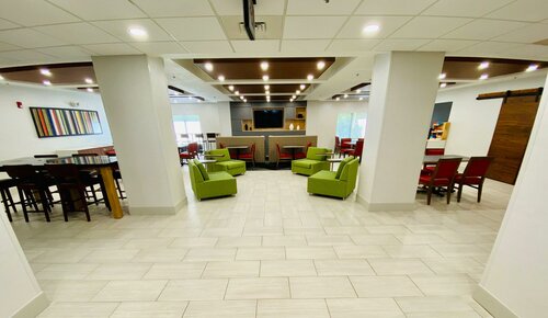 Holiday Inn Express & Suites Chesapeake, Rezervasyon Otel Churchland Virjinya