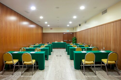 Holiday Inn Cagliari by IHG, Забронировать Отель СПА-отели Кальяри, SPA-услуги