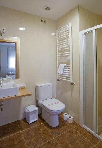 Amolls Restaurant i Habitacions, Забронировать Отель Отели Олот с парковкой, Парковка
