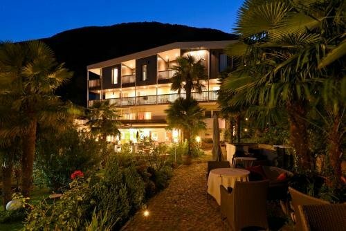 Apparthotel Calma, Забронировать Отель Чермес Merano and Sorroundings
