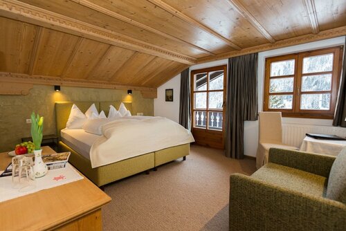 Chalet Brunnenhof, Забронировать Шале Отели Санкт-Антон-ам-Арльберг с парковкой, Парковка