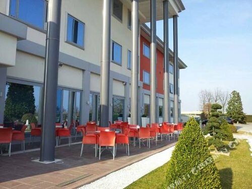 Hotel Poppi, Забронировать Отель Мирано Brenta Riviera