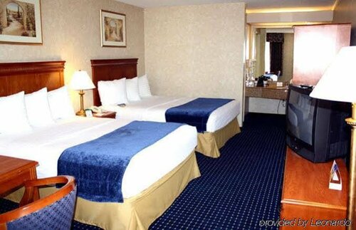 Quality Inn Phoenix North I-17, Забронировать Отель Норт-Маунтин 