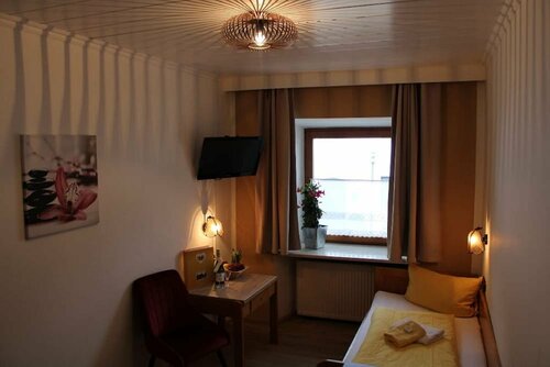 Gasthaus zum Dimpfl Stadl, Rezervasyon Misafirhane Lam 