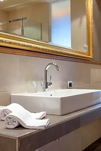 Romantik Hotel Santer, Забронировать Отель Отели в центре Доббиако, в центре