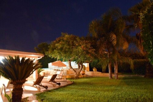 Villa con piscina a due passi dal mare, Book Villa Sommerhuse i Sicilien, Hytte