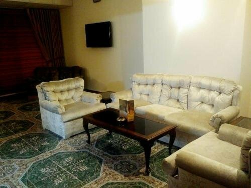 Hotel Pak Continental Hotel, Забронировать Отель Отели Исламабада по системе «всё включено», рядом с Торговый центр Centaurus, Всё включено