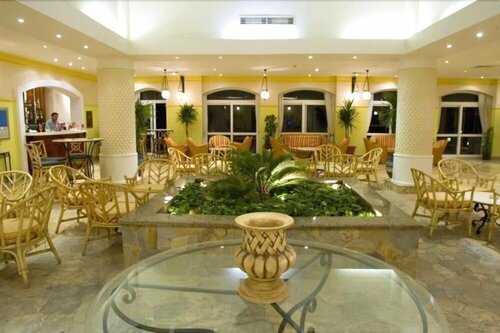 MG Alexander The Great, Boek Hotel Quseir 