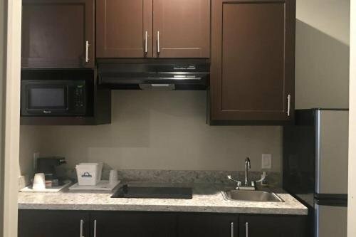 Days Inn & Suites by Wyndham La Porte, Boek Hotel Hotels in Houston met zwembad, Zwembad