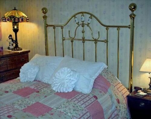Nichols Guest House B & B, Забронировать Гостевой дом Сиконк Массачусетс