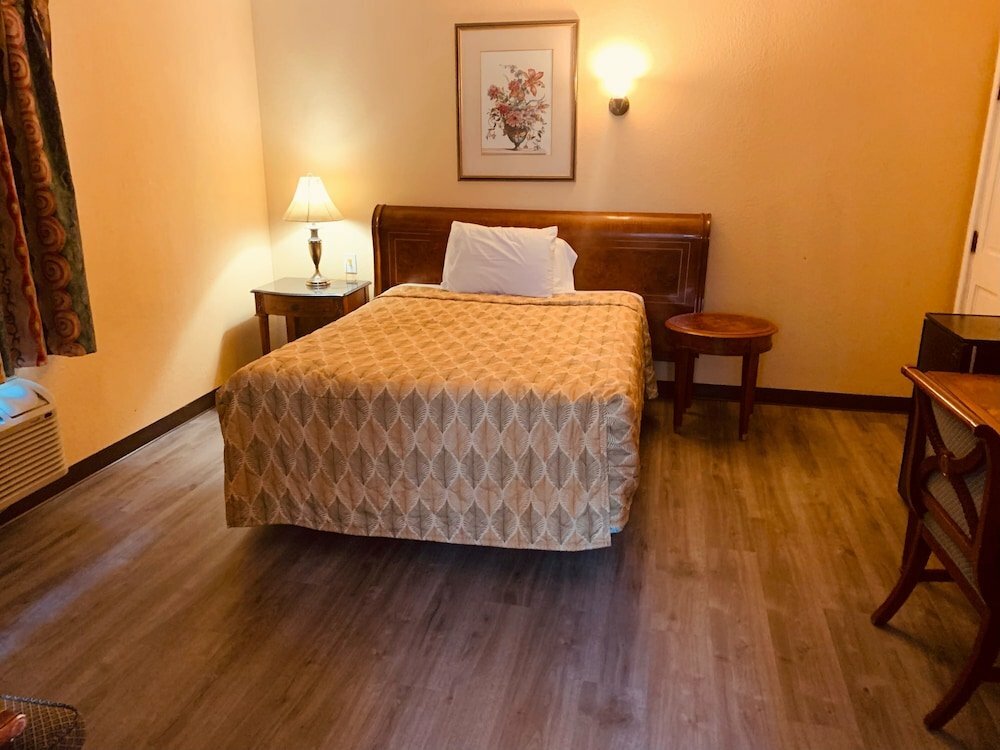 Candle Bay Inn