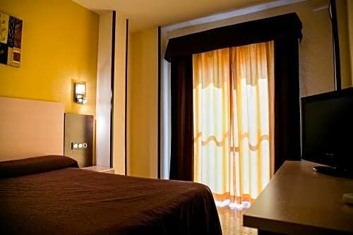 Hotel La Nava, Rezerwuj Hotel Iznalloz 