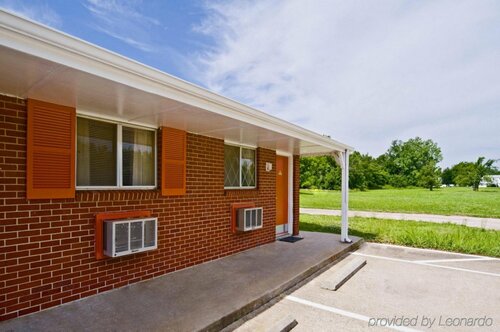 Red Roof Inn Bakersfield, Забронировать Отель Бейкерсфилд штат Калифорния, рядом с Unity Church