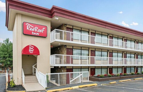 Red Roof Inn Charlottesville, Забронировать Отель Отели Шарлотсвилл с бассейном, Бассейн