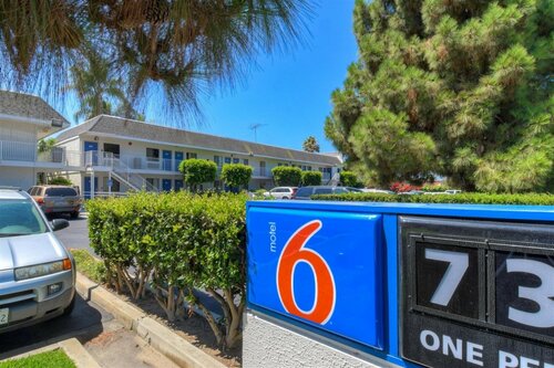 Motel 6 Carlsbad Downtown, Забронировать Мотель Мотели Карлсбад, рядом с Пляж Тамарак, Мотель