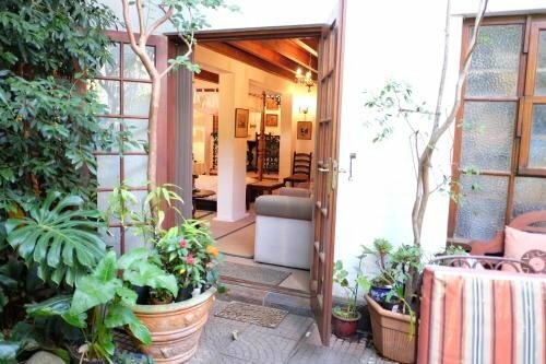 Jambo Guest House, Забронировать Гостевой дом Гринпойнт Кейптаун