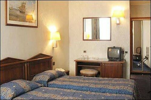 Hotel Meslay Republique, Забронировать Отель 3-й округ: Маре Париж, рядом с Станция метро Richard Lenoir