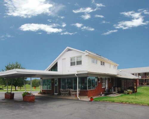 Quality Inn Breeze Manor, Rezerwuj Hotel Breezewood Pensylwania