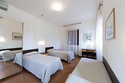 Hotel Quarcino, Забронировать Отель Отели Комо с завтраком, рядом с Площадь Победы, Завтраки