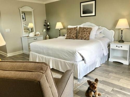 Kenny's Tipperary Inn, Забронировать Мини-отель Монток The Hamptons