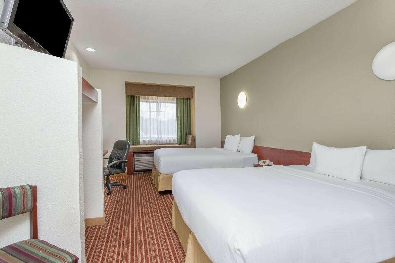 Days Inn - Near Kansas Speedway