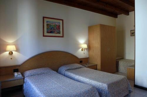 Albergo Ristorante Leon dOro, Забронировать Отель Эсте Euganean Hills