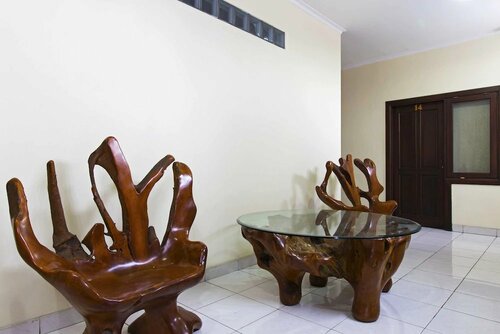 RedDoorz Plus near Taman Anggrek Mall, Забронировать Отель Недорогие отели Джакарты, рядом с Университет Таруманагара, недорогие