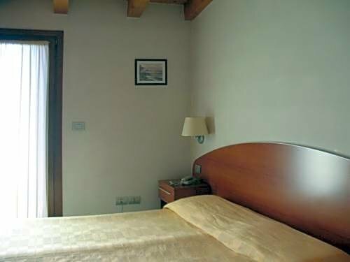 Hotel Vittoria, Забронировать Отель Отели Сан-Джорджо-ди-Ногаро с парковкой, Парковка