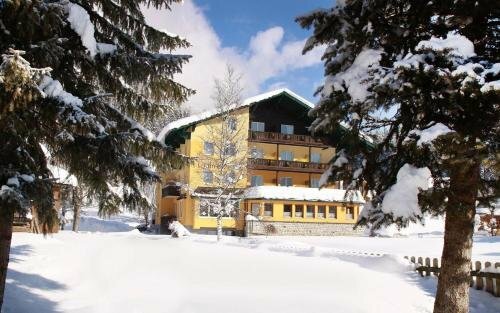 Hotel 4Jahreszeiten, Забронировать Отель Бад-Миттерндорф Ausseerland