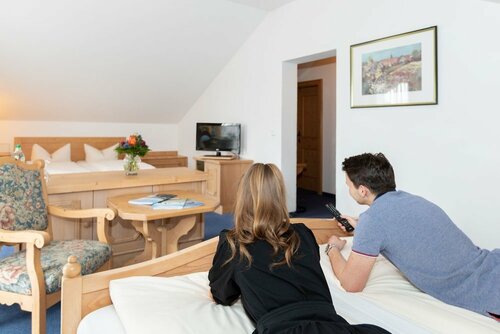 Hotel Schloss Berg, Rezervasyon Otel Hohenschäftlarn otoparklı oteller, Otopark