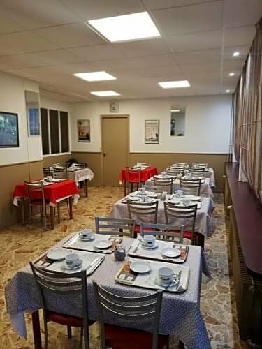 Hotel Foch, Besancon, Забронировать Отель Безансон Ду, рядом с Культурный центр Cité des Arts