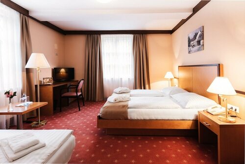 Hotel Restaurant Höldrichsmühle, Забронировать Отель Отели Нижней Австрии с парковкой, Парковка