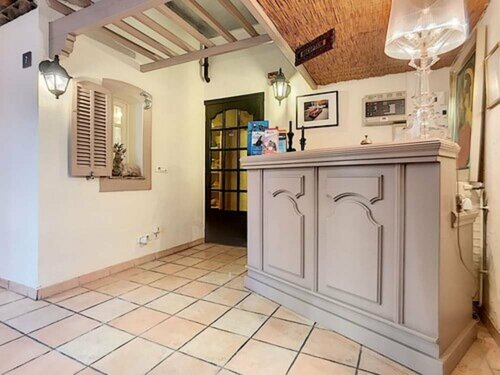 Le Provence Hôtel Golfe Juan, Забронировать Отель Отели Приморских Альпы с парковкой, Парковка