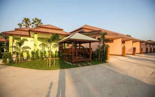 Naphet Resort, Rezervovat Lázně / Resort 3* hotely v Phetchaburi, 3*