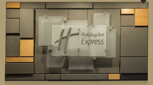 Holiday Inn Express - San Antonio Airport by IHG, Забронировать Отель Отели Сан-Антонио с парковкой, рядом с Concentra, Парковка