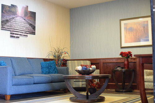 Holiday Inn Express Pratt, Rezerwuj Hotel Hotele w Pratt z parkingiem, Parking