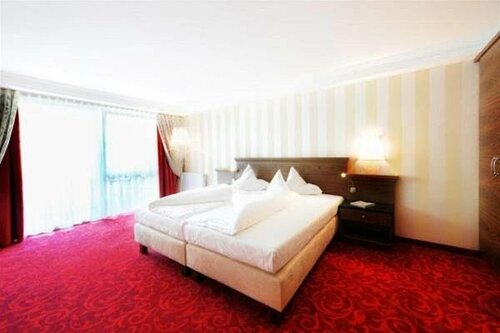 Wellnesshotel Cervosa, Забронировать Отель Отели Тироля с парковкой, Парковка