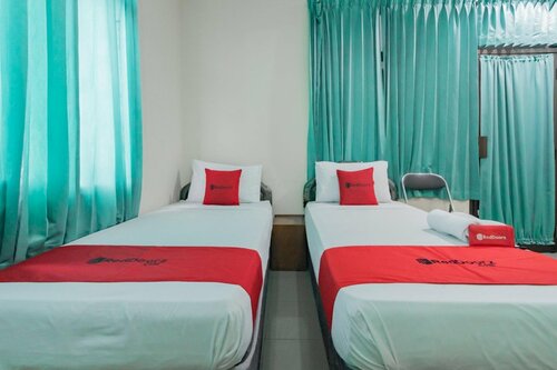 RedDoorz near Tegalega Bandung, Rezerwuj Hotel Bandung Kidul Bandung
